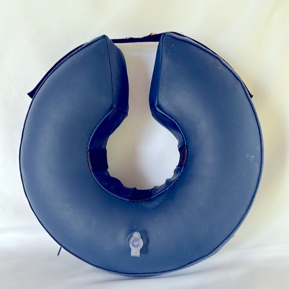 Gently Used TOTAL PET HEALTH INFLATABLE COLLAR BLUE - Picture 4 of 9